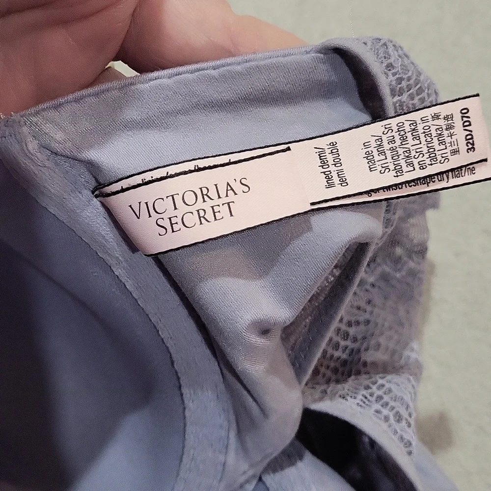 Victoria's Secret Bra - Picture 9 of 13